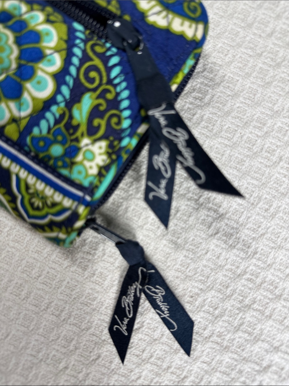 Vera Bradley turn lock wallet in Rhythm & Blues pattern - Picture 4 of 8